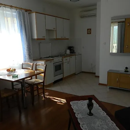 Skender Apartment *